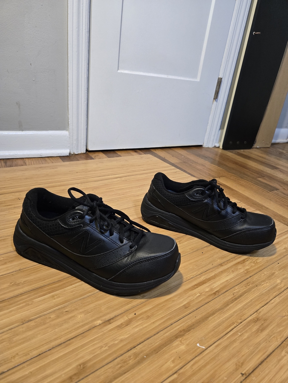New Balance Men's Black Leather Sneakers